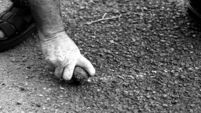 A competitor marks his position 5/8/2000